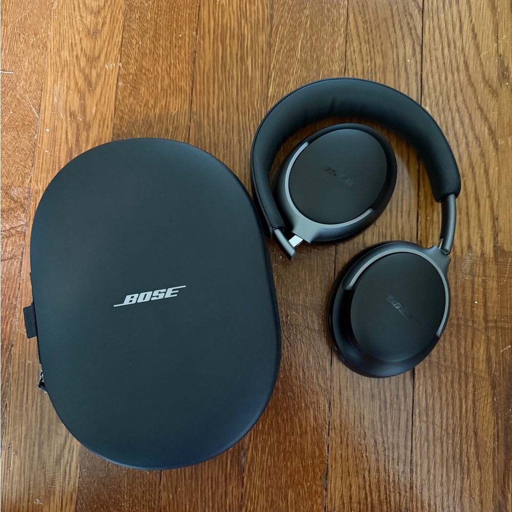 Bose QuietComfort Ultra Headphones Bose Black Wireless Headphones with Case
